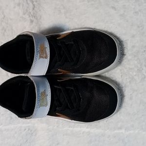 Nike Hustle Team D 10 little kid size 12.5